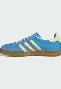 adidas Originals GAZELLE INDOOR - Sapatilhas - semi blue burst   almost yellow   cloud white