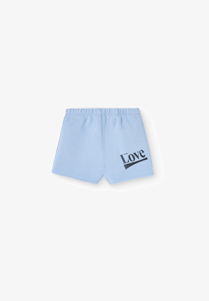 Lyseblå treningsshorts i en bomullsblanding med elastisk midje. Har svart trykket "Love"-tekst på den ene siden.