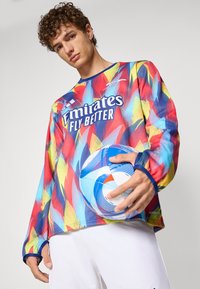 adidas Performance ARSENAL FC 25/26 PRE-MATCH WARM TOP - Klubové oblečenie - victory blue/pure ruby/bright yellow/bright cyan