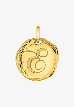 Colgante redondo de oro con un borde texturizado, que presenta una letra "E" estilizada en relieve en el centro, unida por un pequeño lazo.