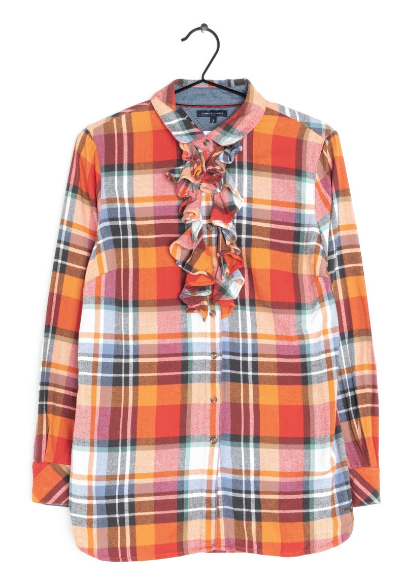 Karierter Hemd mit langen Ärmeln, das ein gerafftes Vorderteil aufweist, hauptsächlich in Orange, Rot und Gelb mit grünen, blauen und schwarzen Akzenten.