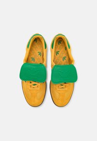 adidas Originals SAMBA OG - Sportcipő - preloved yellow/green