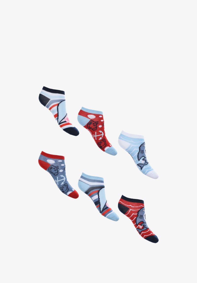 Seis pares de calcetines infantiles coloridos con temas marinos. Los materiales son de algodón suave; los diseños incluyen tiburones y anclas en azul, rojo y blanco.