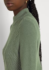 Vero Moda Strickpullover - green
