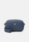 POPPY REFORM CAMERA BAG - Skulderveske - faded ink