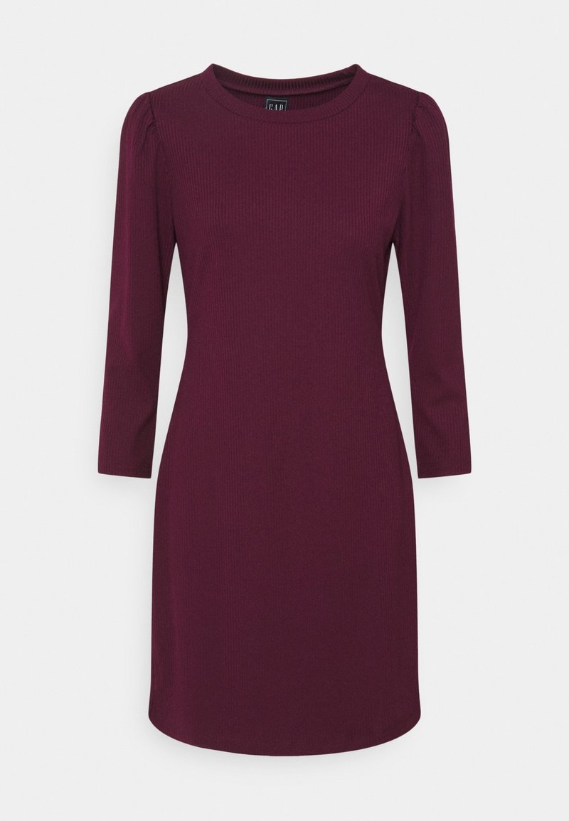 Robe en maille côtelée violet foncé, manches longues, épaules bouffantes et encolure ronde.
