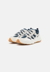 Nike Sportswear TECH HERA - Športni copati - phantom/football grey/armory navy/sail/yellow