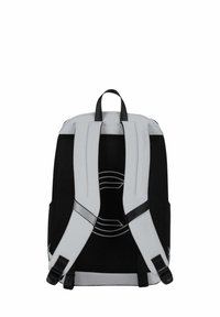 Sac à dos noir et gris avec panneau arrière en mesh, bretelles rembourrées et accents blancs. Présente un design de logo central et des boucles réglables.