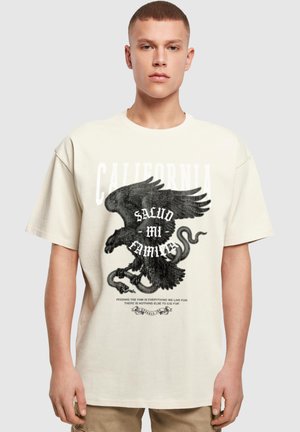 LA FAMILIA - T-shirts med print - sand