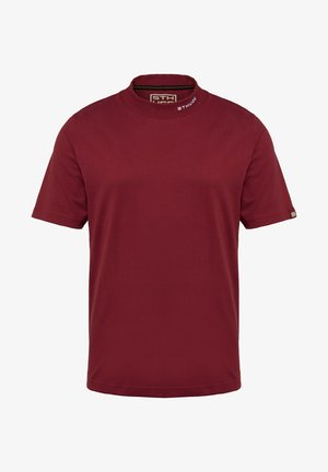 Bordeaux shirt met korte mouwen van katoen. Heeft een hoge halslijn en een klein logo op de kraag. Gladde textuur, eenvoudig ontwerp.