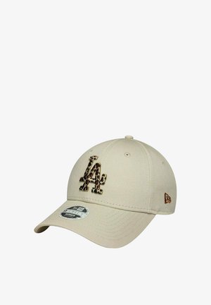 Cappellino da baseball beige con logo LA a motivo leopardo, design a cinque pannelli, visiera curvata e logo ricamato sul lato.