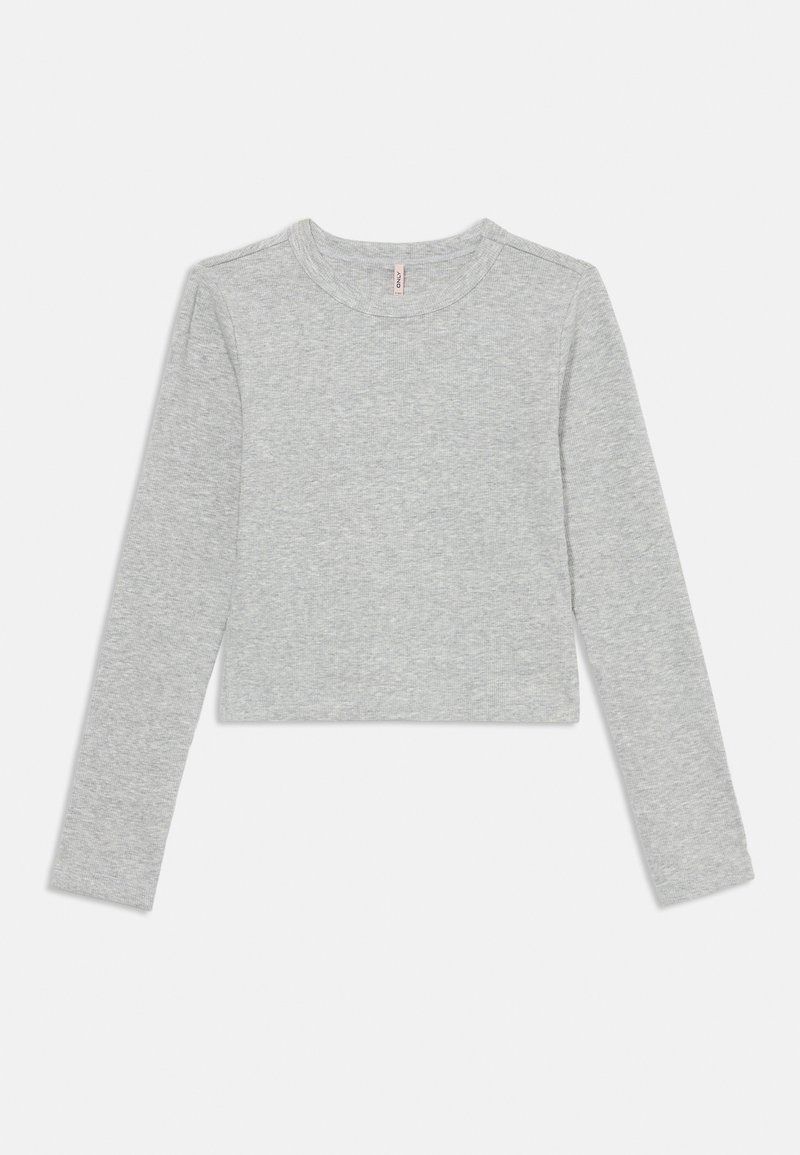 Cămașă cropped, din tricot rib, de culoare gri deschis, cu mânecă lungă și decolteu rotund, așezată pe un fundal alb.