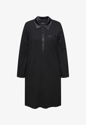 Schwarzes Langarmkleid mit einem Satin-Kragen, durchgehender Knopfleiste und einer Taschenapplikation. Hergestellt aus einem weichen, glatten Stoff mit einem schlichten Design.