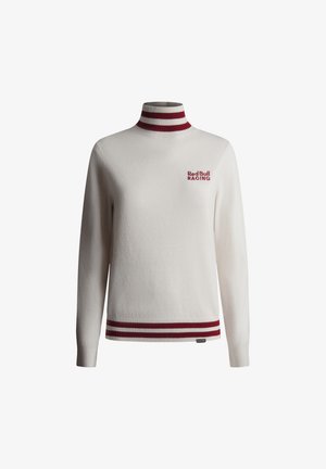 Weißer Pullover mit hohem Stehkragen, versehen mit roten und burgunderfarbenen Streifenakzenten sowie "Red Bull RACING" Stickerei auf der Brust.