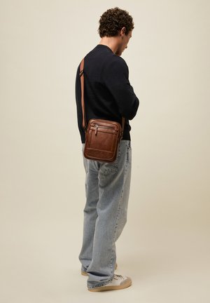 MISAKO TOMAS - Schoudertas - brown