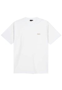 Witte katoenen t-shirt met korte mouwen en een ronde hals. Heeft een klein, goudkleurig logo op de linkerborst. Zachte textuur.