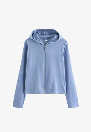 Lyseblå fleece-zip-hoodie med lange ærmer og hætte, vist forfra på hvid baggrund.