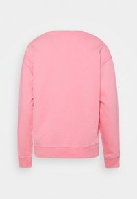 Maglione rosa, materiale in cotone, design con girocollo, maniche lunghe, polsi e orlo a costine, texture liscia, senza motivi o dettagli visibili.