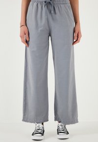 Unausgewählt, grey