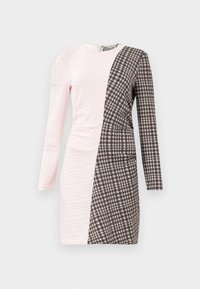 CHECKERED SHORT DRESS - Φόρεμα από ζέρσεϊ - brown/light pink