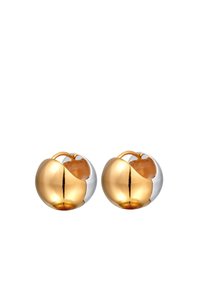 Gold- und Silberohrringe in kugelförmigem Design, mit einer polierten Oberfläche und einem offenen Design sowie kontrastierenden Farbhälften.