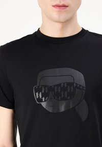 Thumbnail Image 7