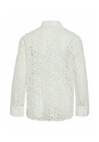 Balta krekla ar garām piedurknēm, rotāta ar visaptverošu ziedu izšuvumu, ar piespraužamu apkakli un klasiskām pogu aprocēm.