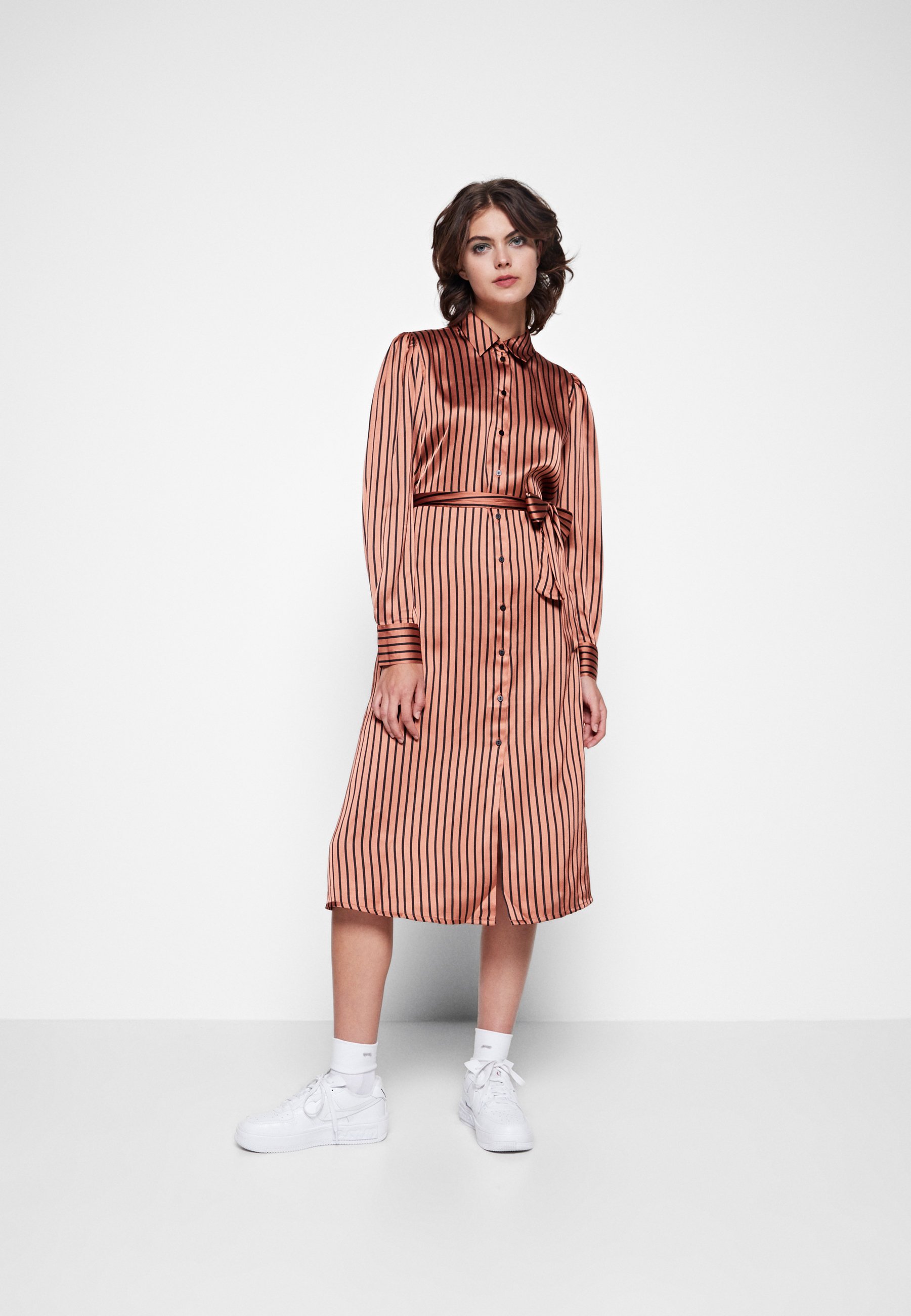 JDY JDYFIFI LIFEL MIDI SHIRT DRESS - Blousejurk - brown patina/black/bruin  - Zalando.nl