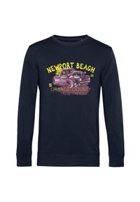 Felpa a maniche lunghe blu navy in cotone, con una stampa grafica di un'auto d'epoca con "Newport Beach 56" e "Orange County."