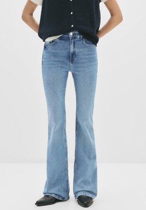 Kavbojke na trapez - light-blue denim