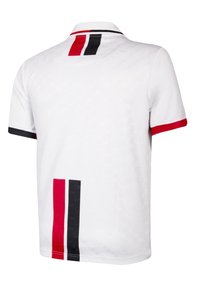 Witte polo met een subtiele ruitpatroon, voorzien van rode, zwarte en rode strepen langs de achterkant en de mouwen. Klassiek kraagontwerp.