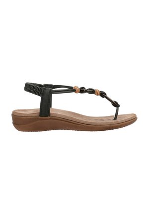 Sandalia sintética negra con tira trenzada en el dedo y correa ajustable en el tobillo. Plantilla acolchada en tono beige y suela de cuña baja de goma marrón.