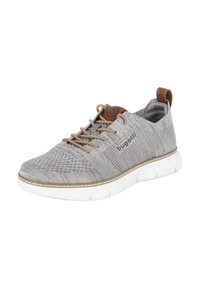 Graue Strick-Sneaker mit braunen Akzenten, runder Zehenpartie, Schnürdesign, strukturiertem Obermaterial, weißer Sohle und Logodetail an der Seite.