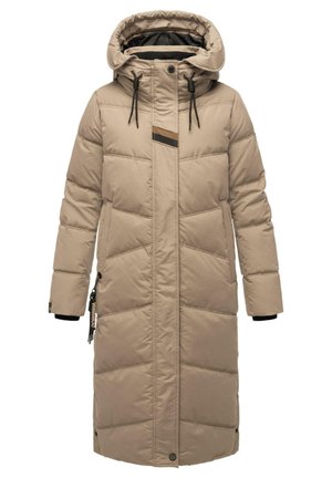 Bež podstava duga jakna s kapom, zatvaranjem na zatvarač i dugmadima, svezom oko vrata i bočnim džepovima. Teksturirani kviltani dizajn.