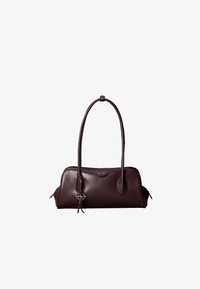 Επιλέχθηκε, dark brown