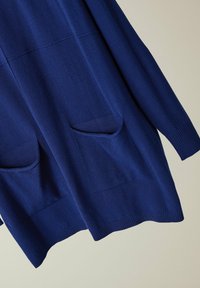 Unausgewählt, bright blue