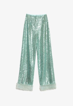Bredbente bukser med paljetter i lys blå, med en glitrende overflate og myke fuskepelsdetaljer ved kanten.