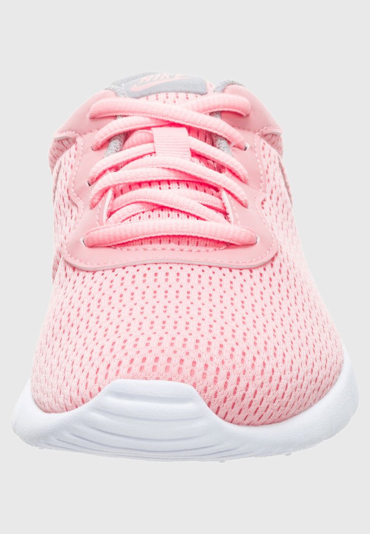 nike tanjun trainers pink