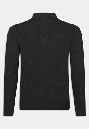 Polo shirt a maniche lunghe grigio scuro, realizzato in tessuto morbido, presenta un colletto classico e dettagli di cucitura minimi sui polsini e sull'orlo.