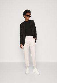 Tommy Hilfiger STRAIGHT  - Bukse - whimsy pink