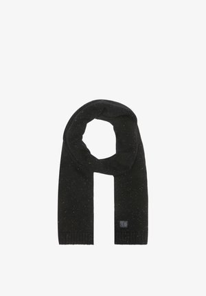 Schwarzer gestrickter Schal mit dezenten weißen Sprenkeln, zu einer Schlaufe gelegt, mit einem kleinen rechteckigen Logopatch an einem Ende.