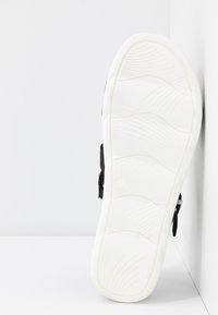 Marco Tozzi Plateausandalette - black