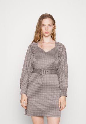 ICHI IHKATE CAMELEON - Φόρεμα από ζέρσεϊ - light brown