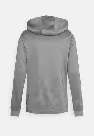 Set bagfra af en ensfarvet grå hættetrøje med lange ærmer og elastiske manchetter ved håndleddene.