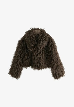 Pruun tehisloomafliisist lühike jakk laia kraega ja pikkade varrukatega, millel on karvane tekstuur ja struktuuri mitteomav disain.