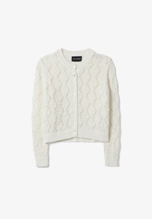 Cardigan blanc en tricot avec motif losanges, manches longues, fermeture boutonnée devant, poignets et ourlet côtelés, étiqueté "LES COPAINS."