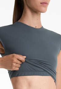 OYSHO LIGHT TOUCH - T-shirt till träning - rose gold coloured