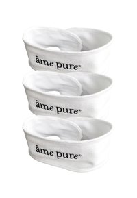 Drei weiße Stoffhaarreifen mit sanfter Textur, die jeweils das Logo "âme pure" in Schwarz aufgedruckt haben. Jeder hat eine Öffnung für die Ohren.