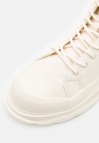Thumbnail Image 6
