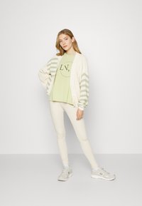 Lounge Nine HANKY - T-shirt estampada - lint